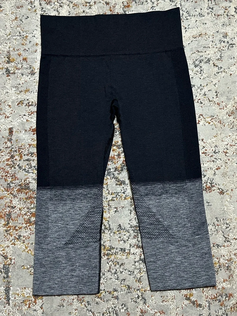 Lululemon Seamlessly Street Crop Leggings size 6